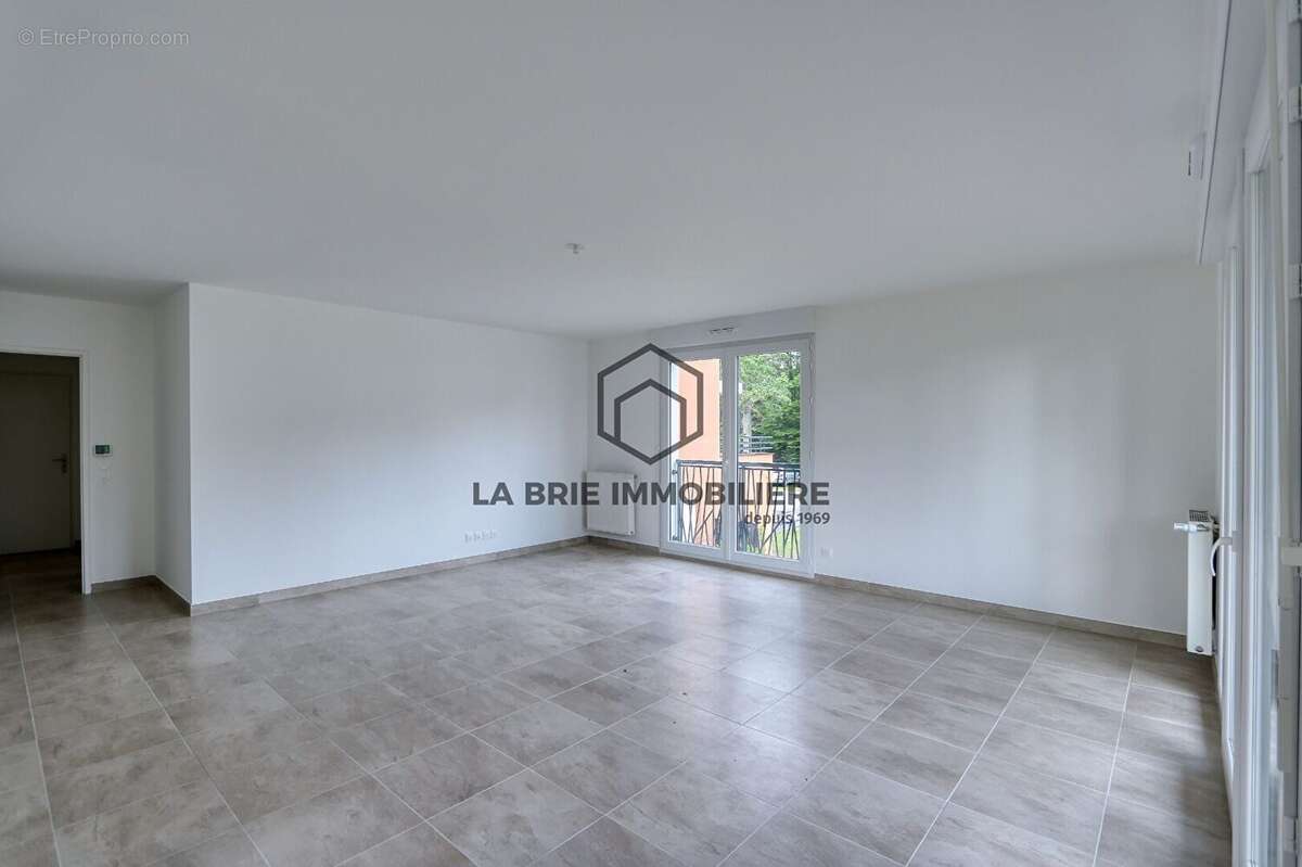 Appartement 86 m² à Emerainville  - photo 6