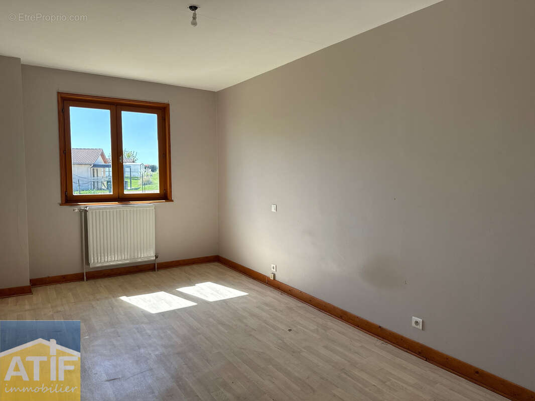 Maison à BUSSY-ALBIEUX