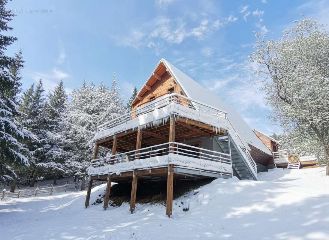 Maison à BESSE-ET-SAINT-ANASTAISE