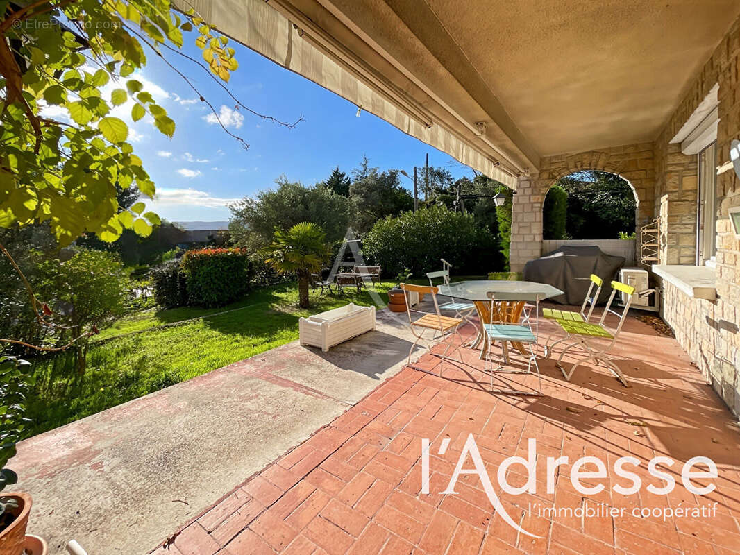 Appartement à CEYRESTE