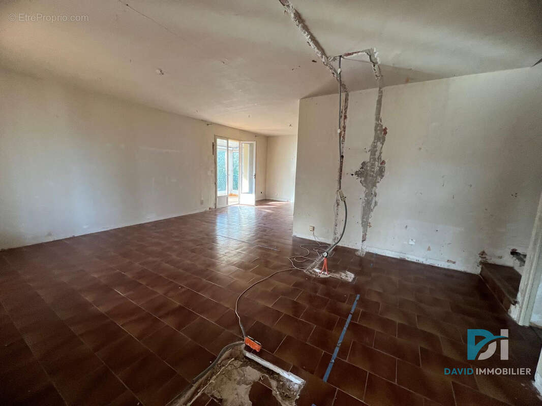 Bassan : grande villa de 233 m2 sur terrain de 1082 m2 en cours de rénovation - photo 6