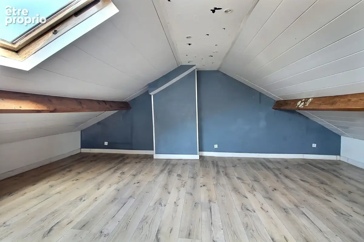 Grande maison familiale avec jardins, garage et fort potentiel - photo 11