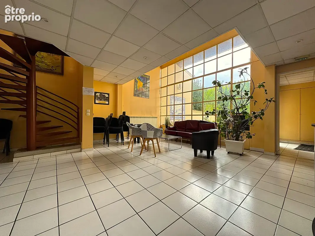 Immeuble de 9 bureaux, potentiel 4500 € par mois, situé idéalement face à la Mairie d'Aulnay-sous-Bois et proc - photo 3