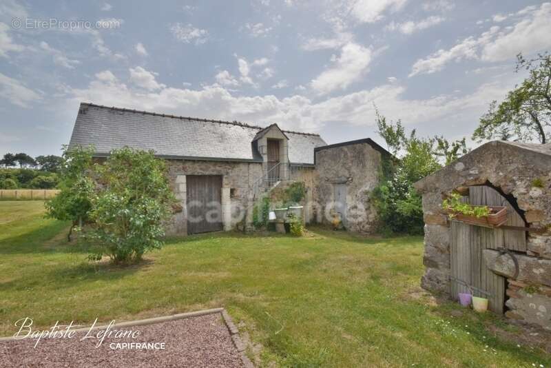 Maison familiale 8 pièces à JARZÉ - 170 m² - Terrain 4330 m² - photo 13