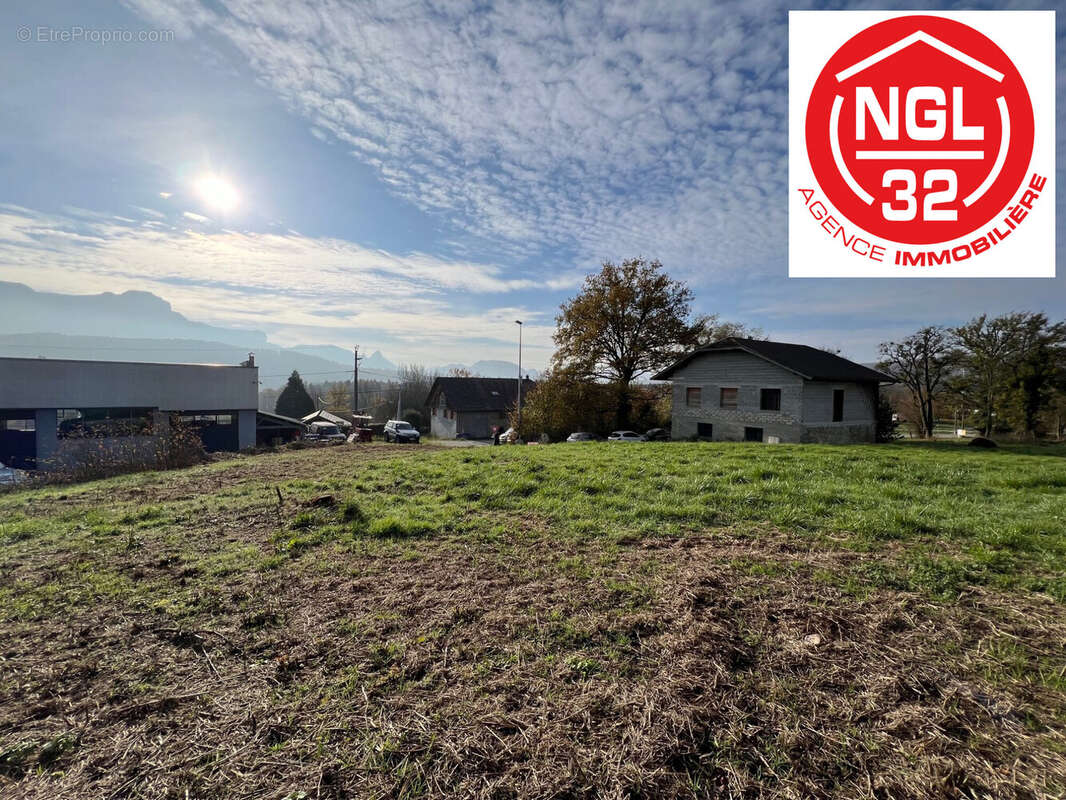 Terrain à GROISY
