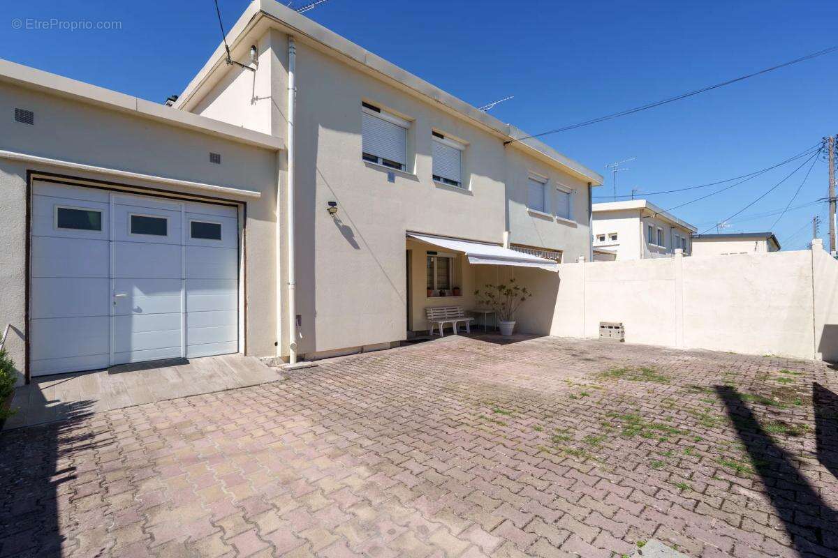 Maison à SAINTE-SAVINE