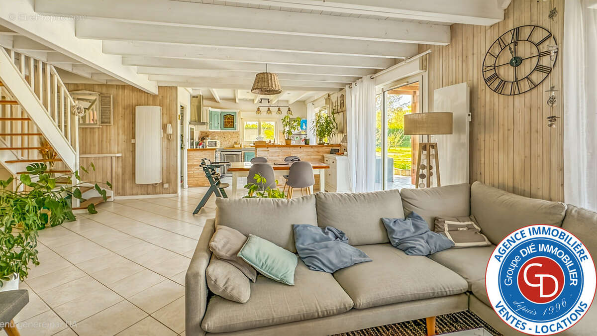 Villa avec 5 chambres, garage et piscine - photo 15