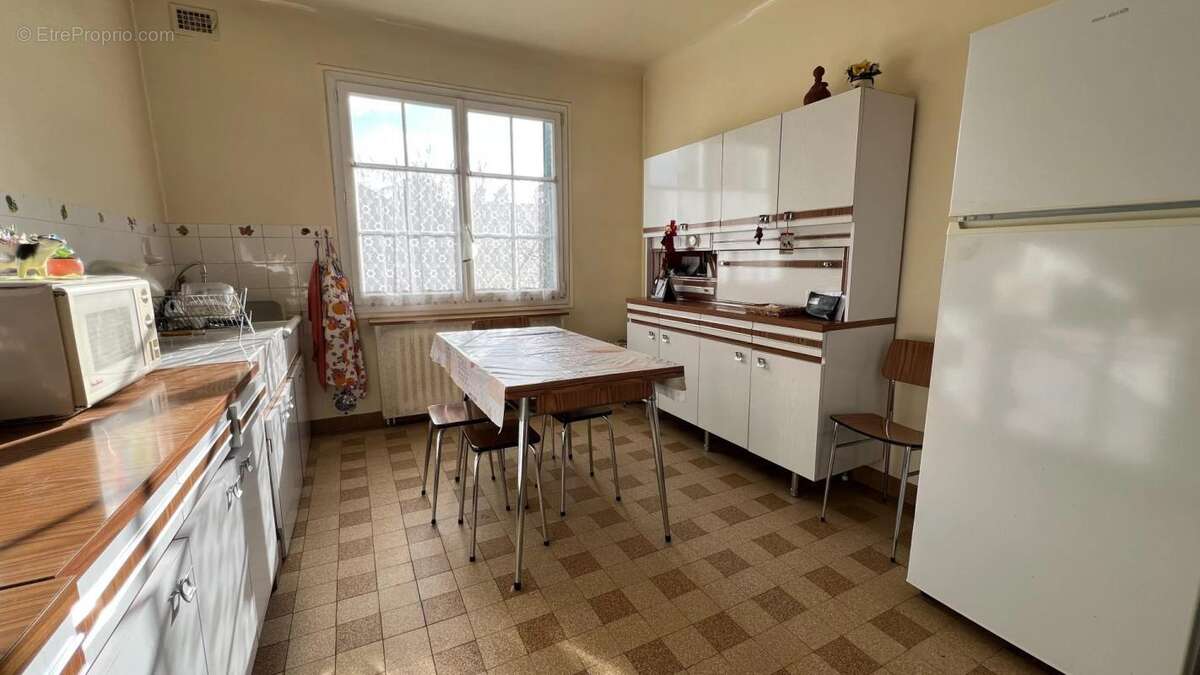 Maison à LES CLAYES-SOUS-BOIS