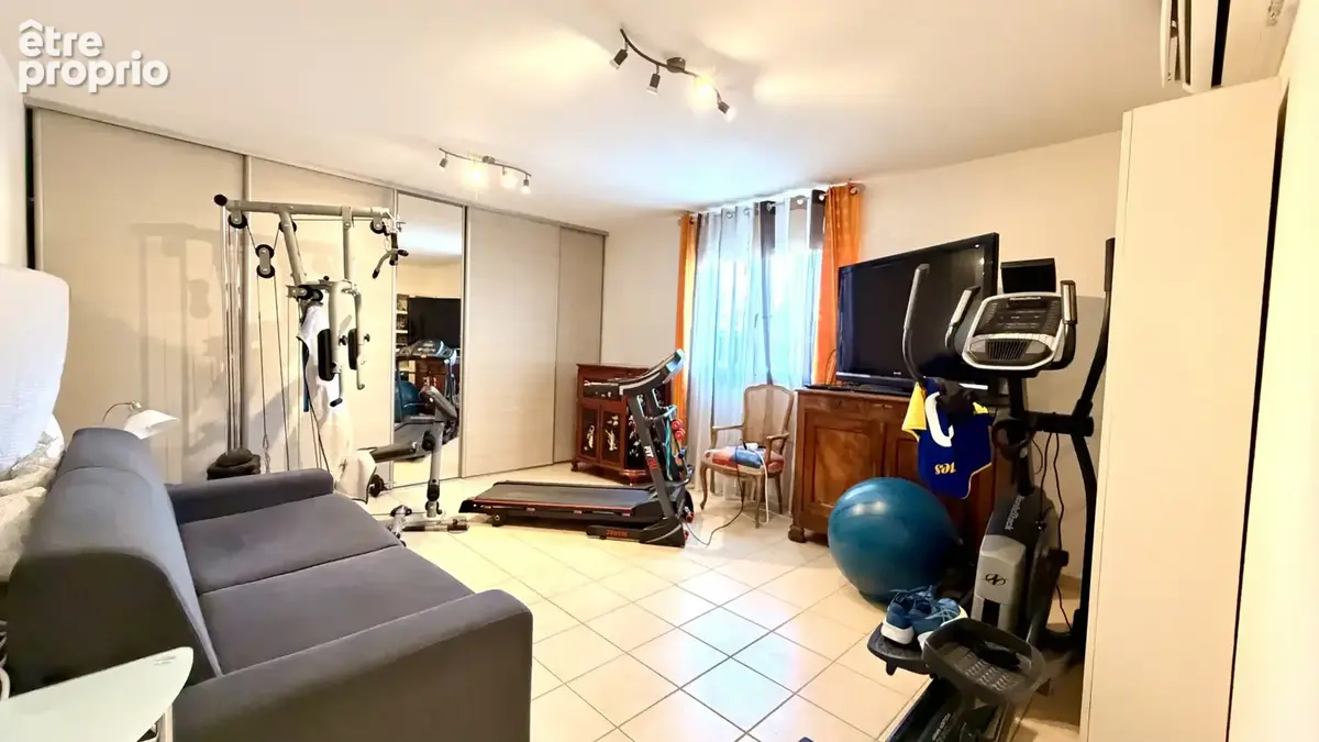 Villa indépendante de 161m2, 2 garages , avec un beau potentiel, à 5 minutes du Lac du Salagou ! - photo 17