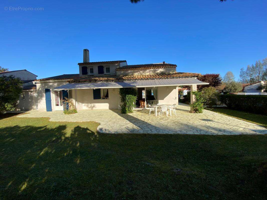 Maison à LES MATHES