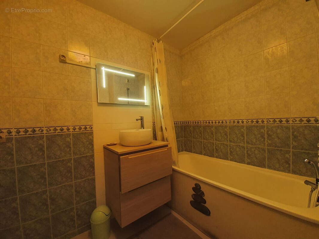 Appartement à COURBEVOIE