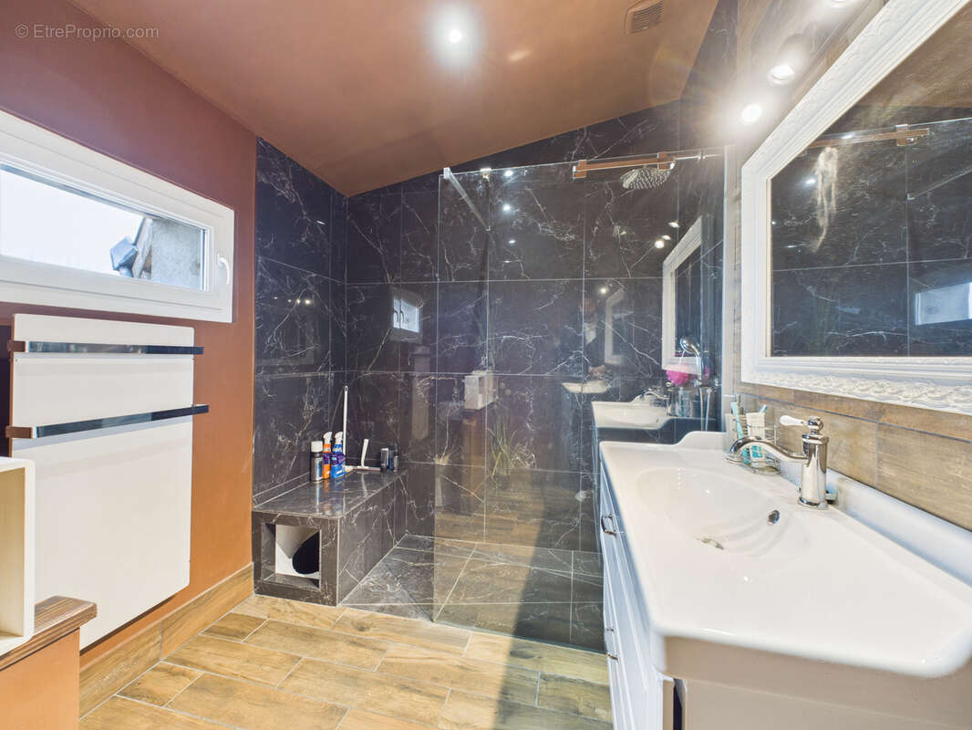 Maison à SAINT-BARTHELEMY-LESTRA