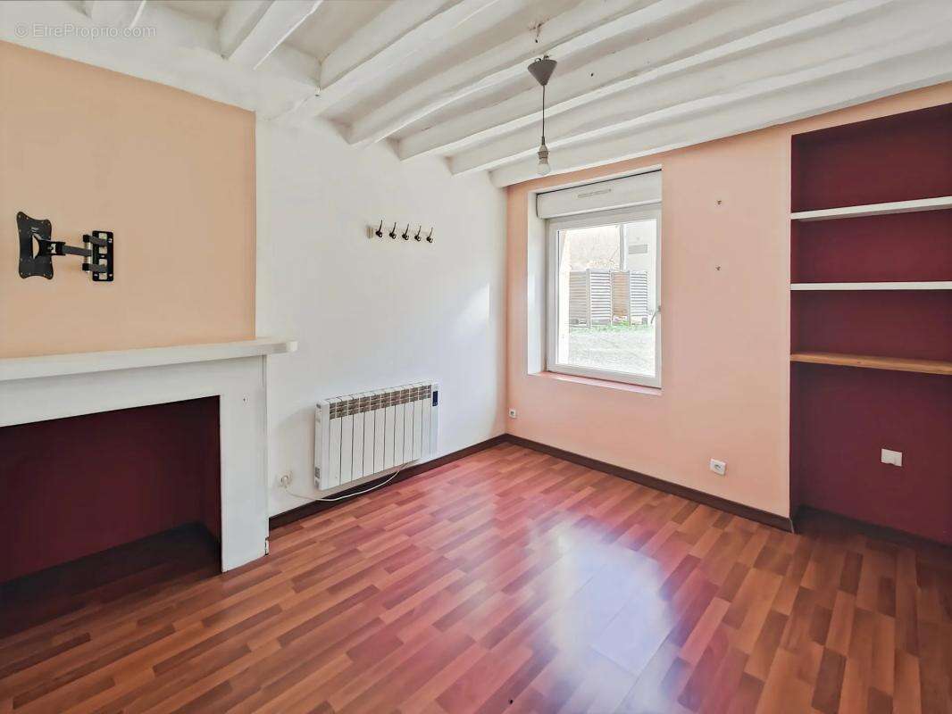 Maison à MONTFORT-LE-GESNOIS