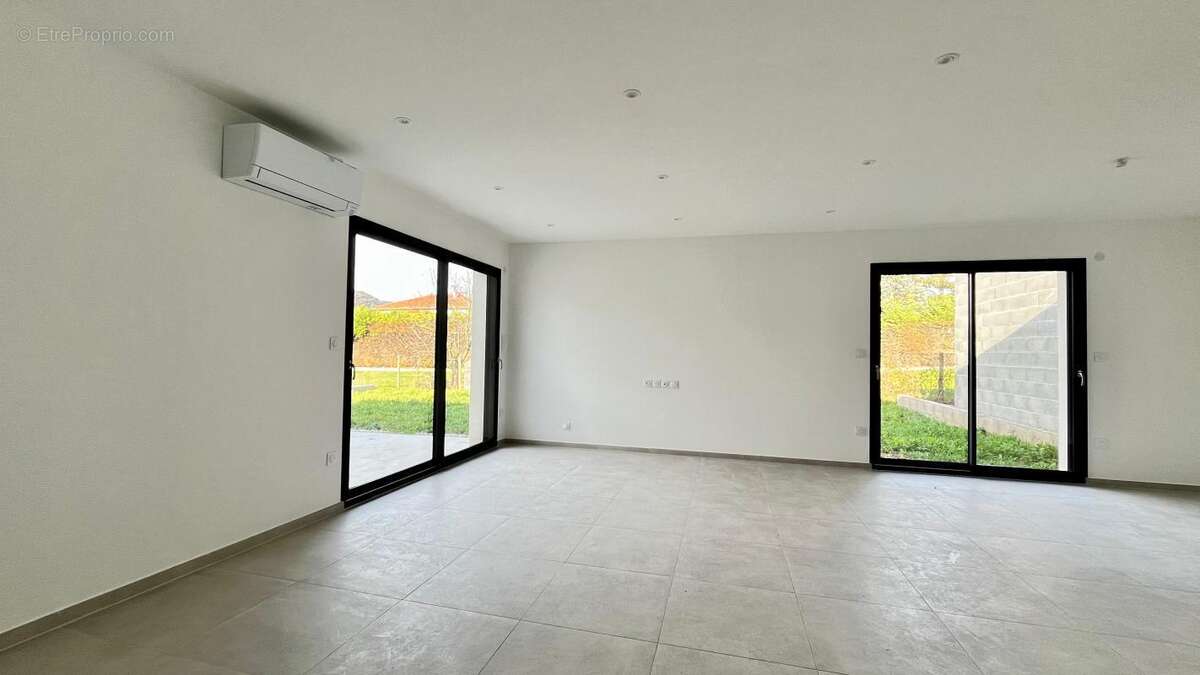 Maison à SERVES-SUR-RHONE