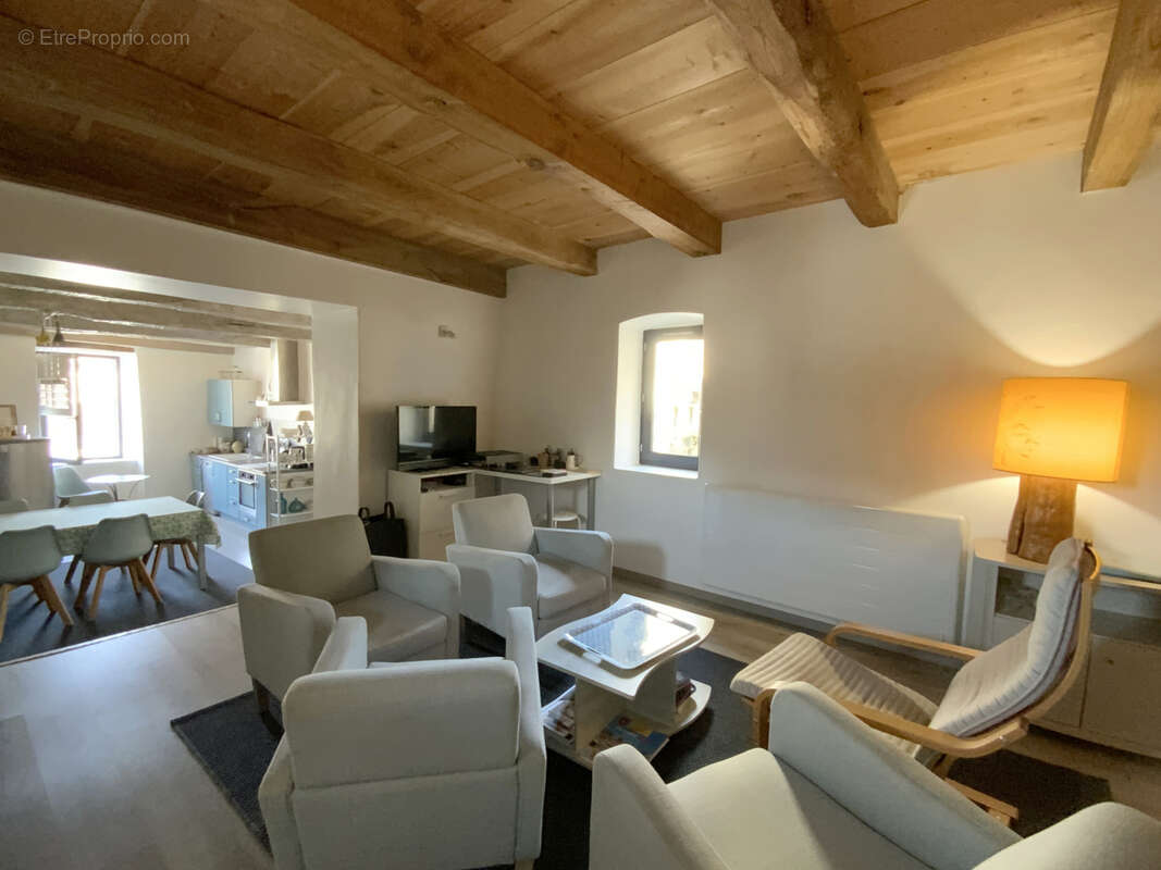 Maison de village en pierre avec cour et garage. - photo 6