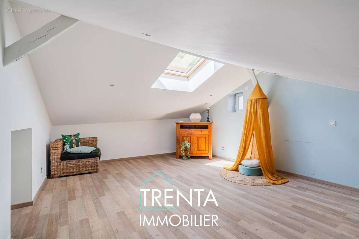 Maison à SAINT-ETIENNE-DE-CROSSEY