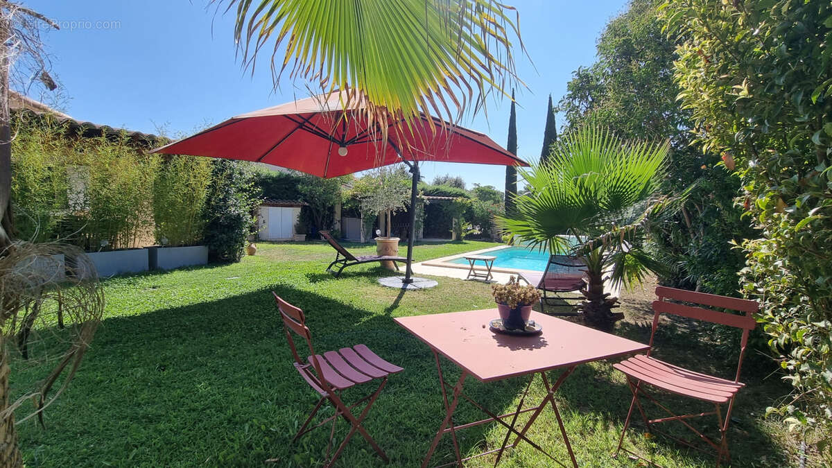 Maison à SAINT-CLEMENT-DE-RIVIERE