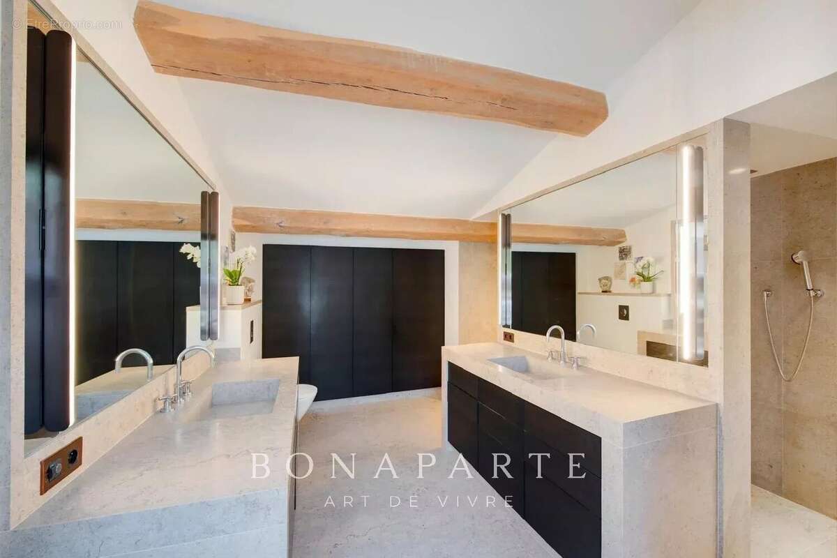 Maison à TOURRETTES