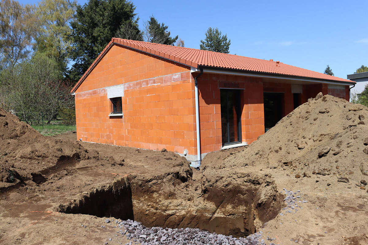 Photo 2 - Maison à SAINT-GENES-CHAMPANELLE