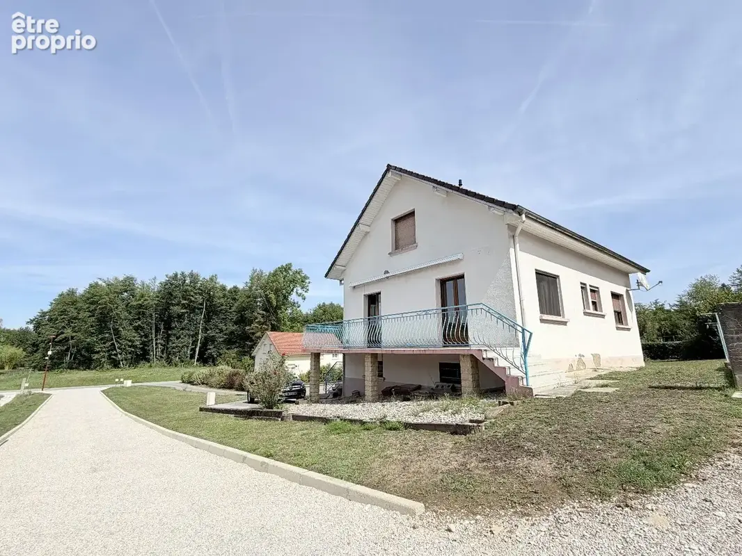 Maison individuelle -- Beaux volumes, véranda et terrain de 12 ares - photo 2