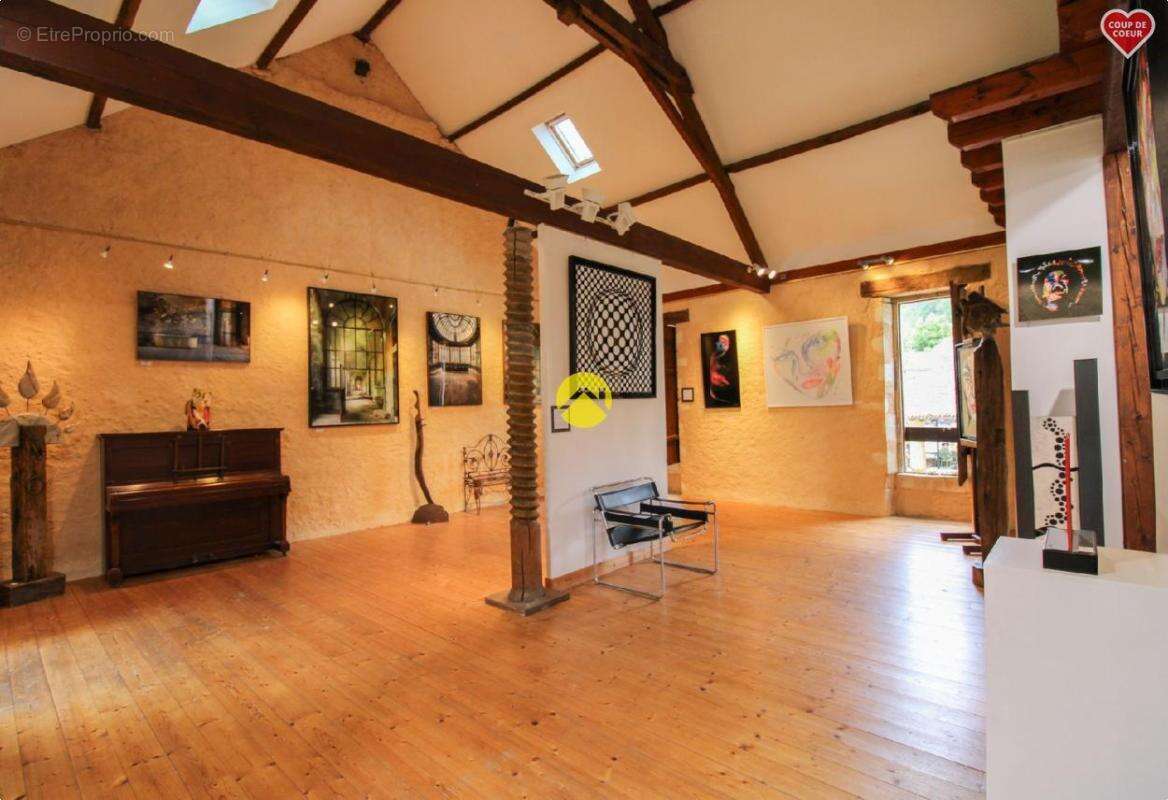 Commerce à LE BUISSON-DE-CADOUIN