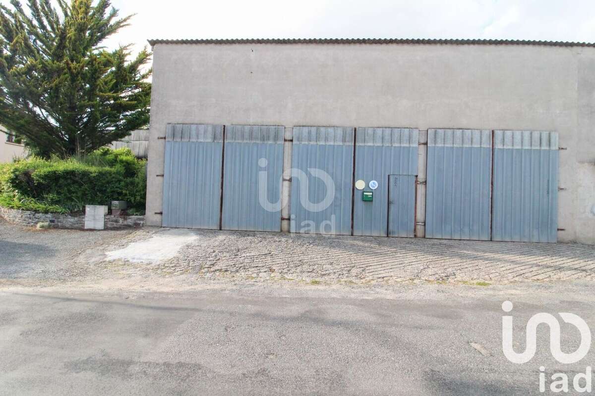 Photo 7 - Parking à SAINT-VICTOR-ET-MELVIEU
