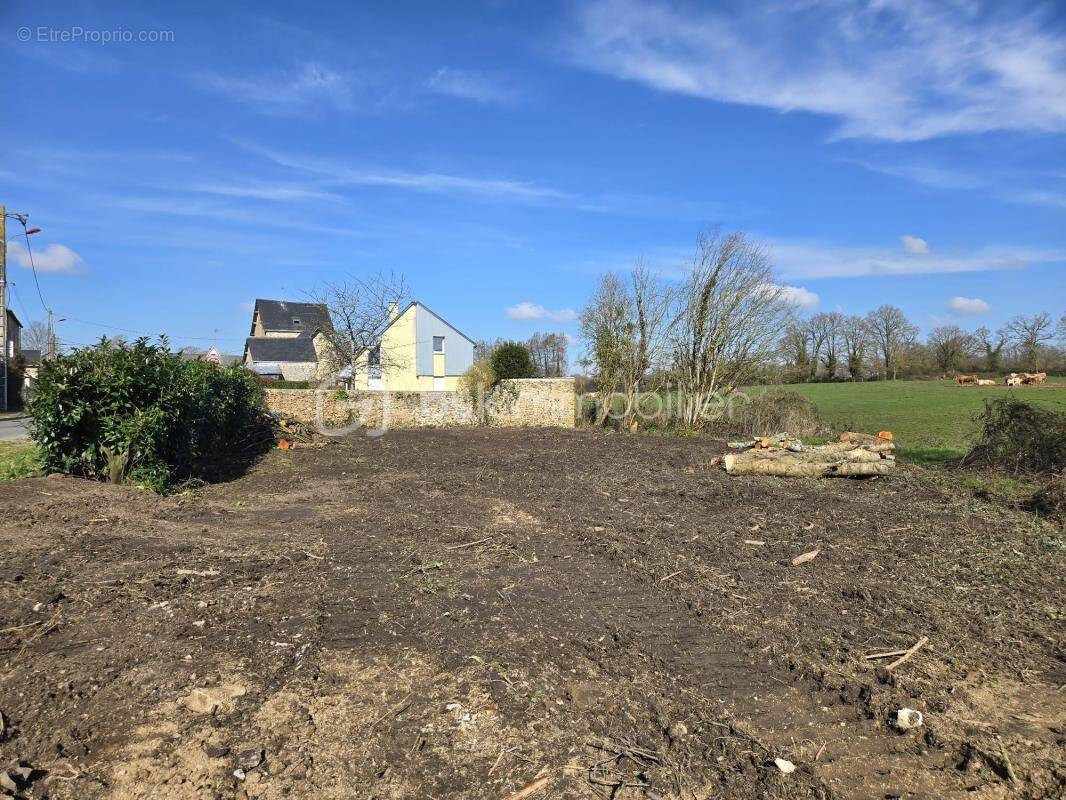 Terrain à LA BAZOUGE-DES-ALLEUX