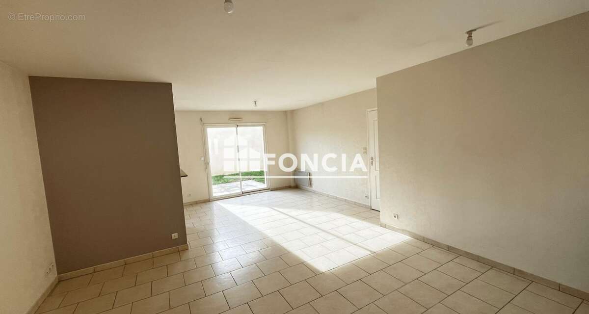 Maison à MONCE-EN-BELIN