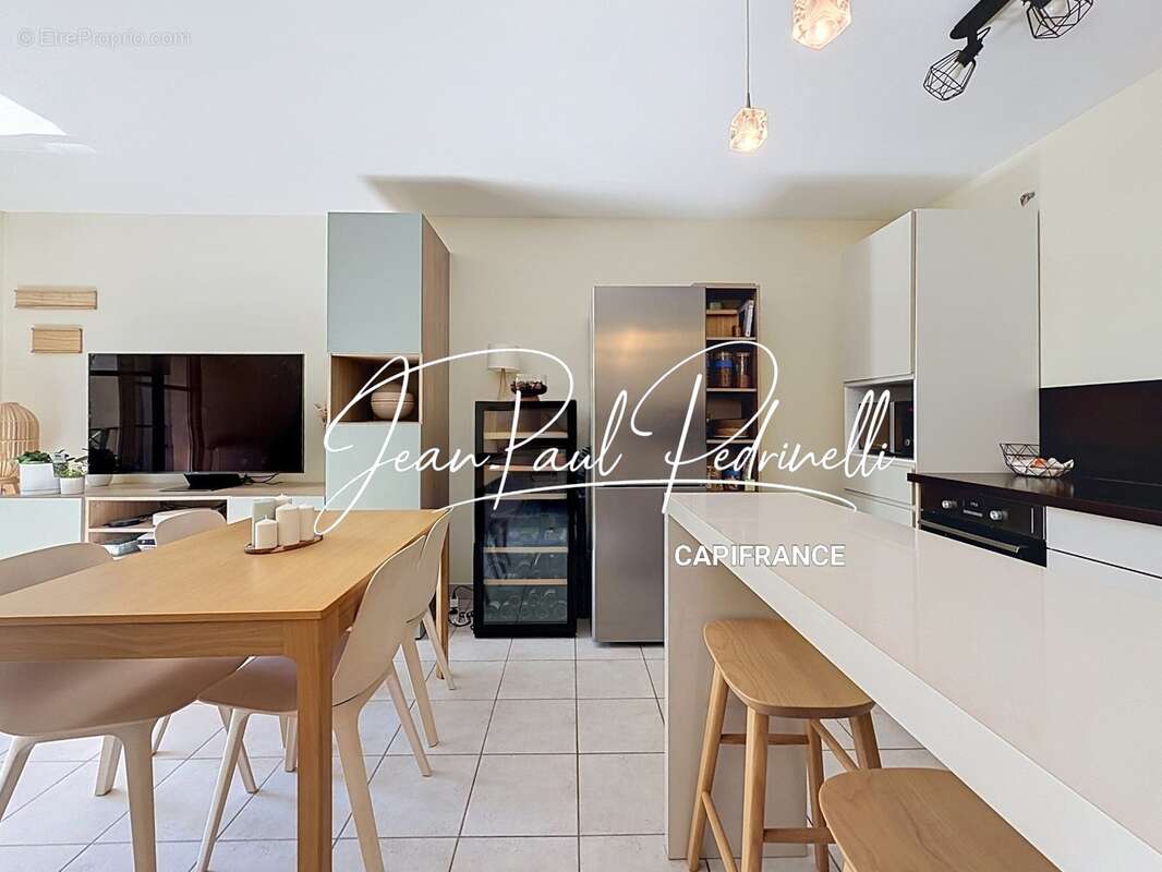 Tassin-la-Demi-Lune - Appartement 2 pièces de 48 m² avec balcon, parking privatif et cave - résidence sécurisée récente - photo 4