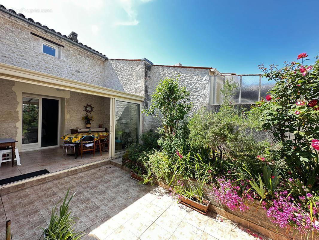 Maison à MESCHERS-SUR-GIRONDE
