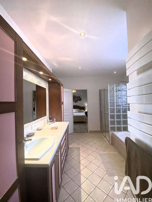 Maison 183 m² à L'isle-Sur-La-Sorgue  - photo 8