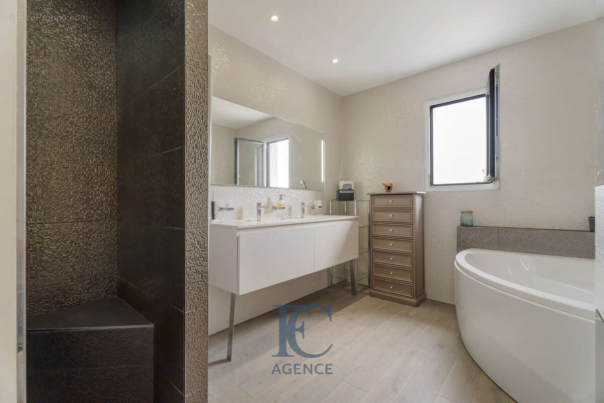 Maison de 232 m2 au calme - photo 9
