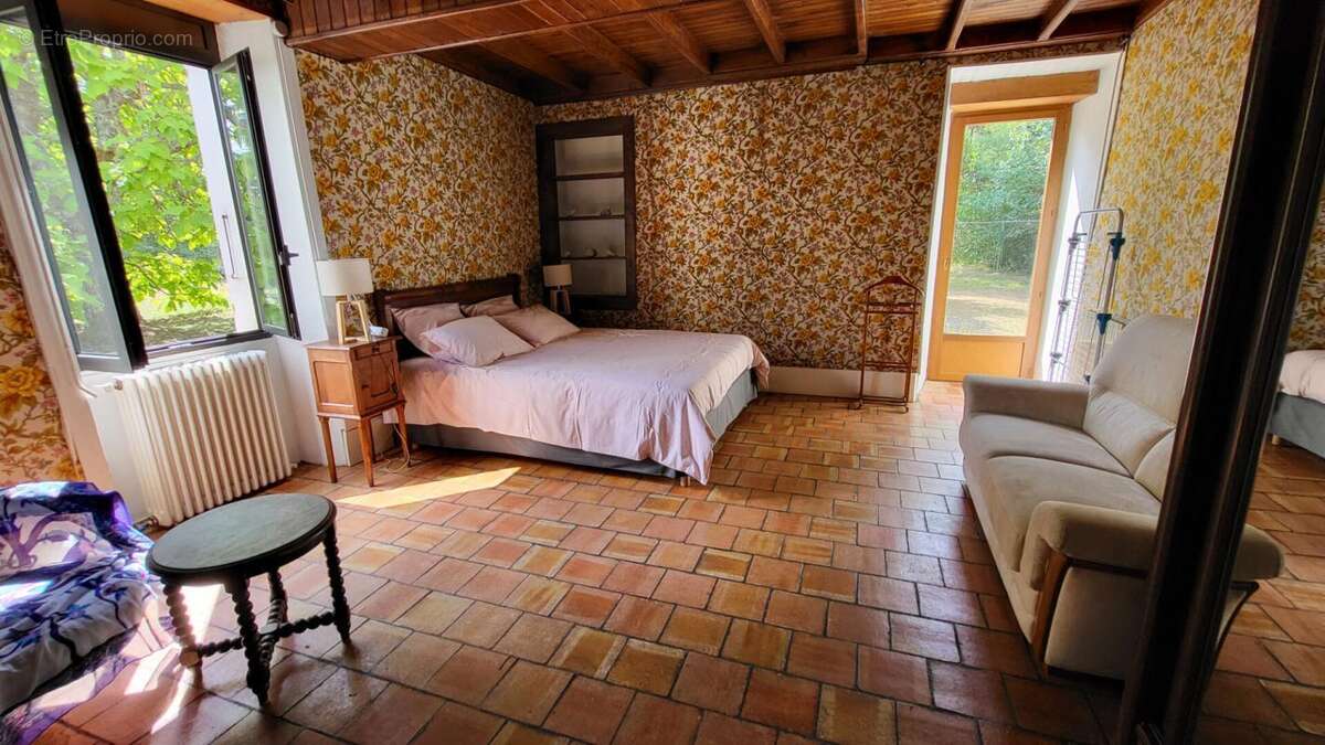 Ancienne fermette : maison  122 m² et grange  420 m² sur parcelle de 3ha environs à la campagne - photo 11