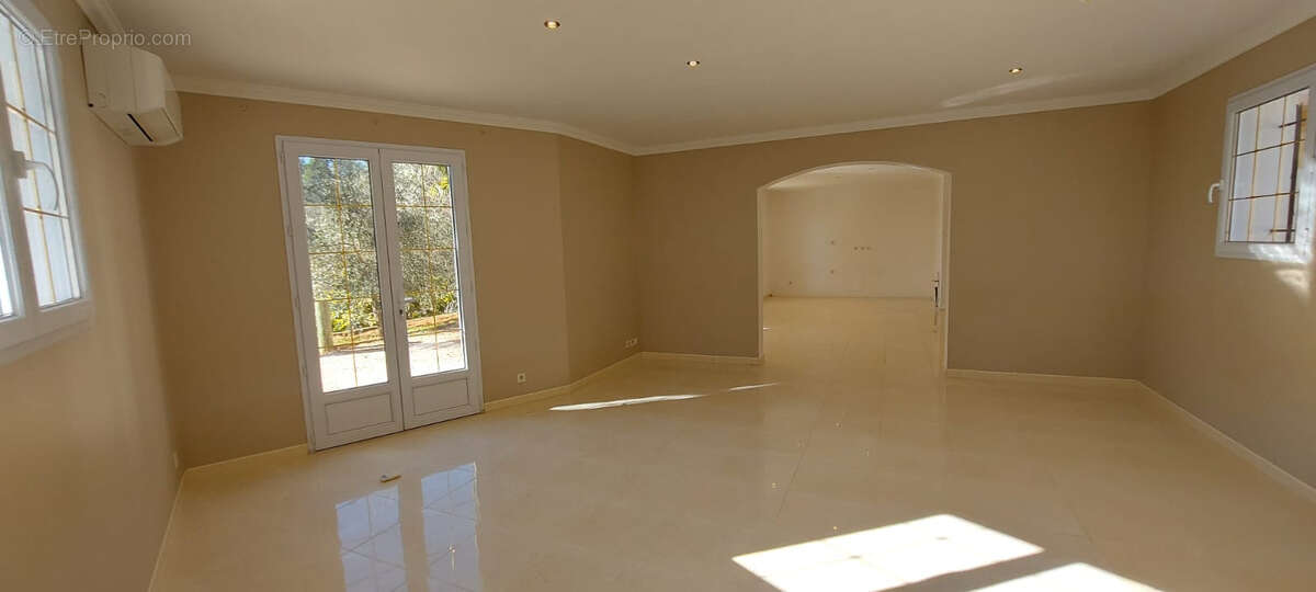 Nouveaute neoprovencale 5 p -157 m2 sur 1500 m2 de terrain- - photo 16