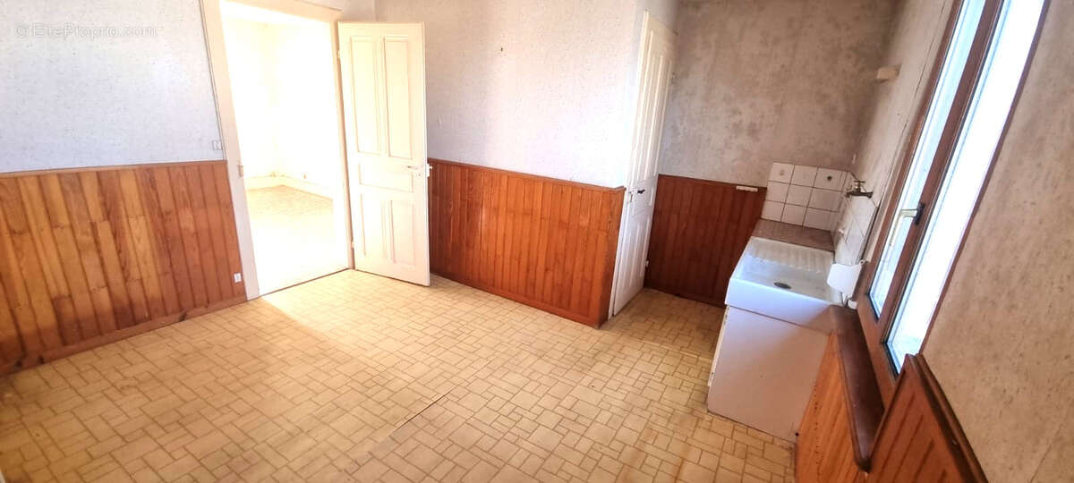 Maison a renover avec grange et ecurie- proche suisse - photo 8