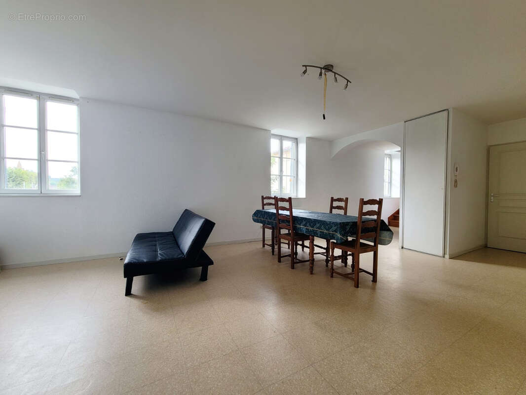 Appartement à JASSANS-RIOTTIER