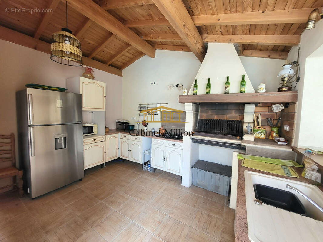 Maison à VIC-LA-GARDIOLE