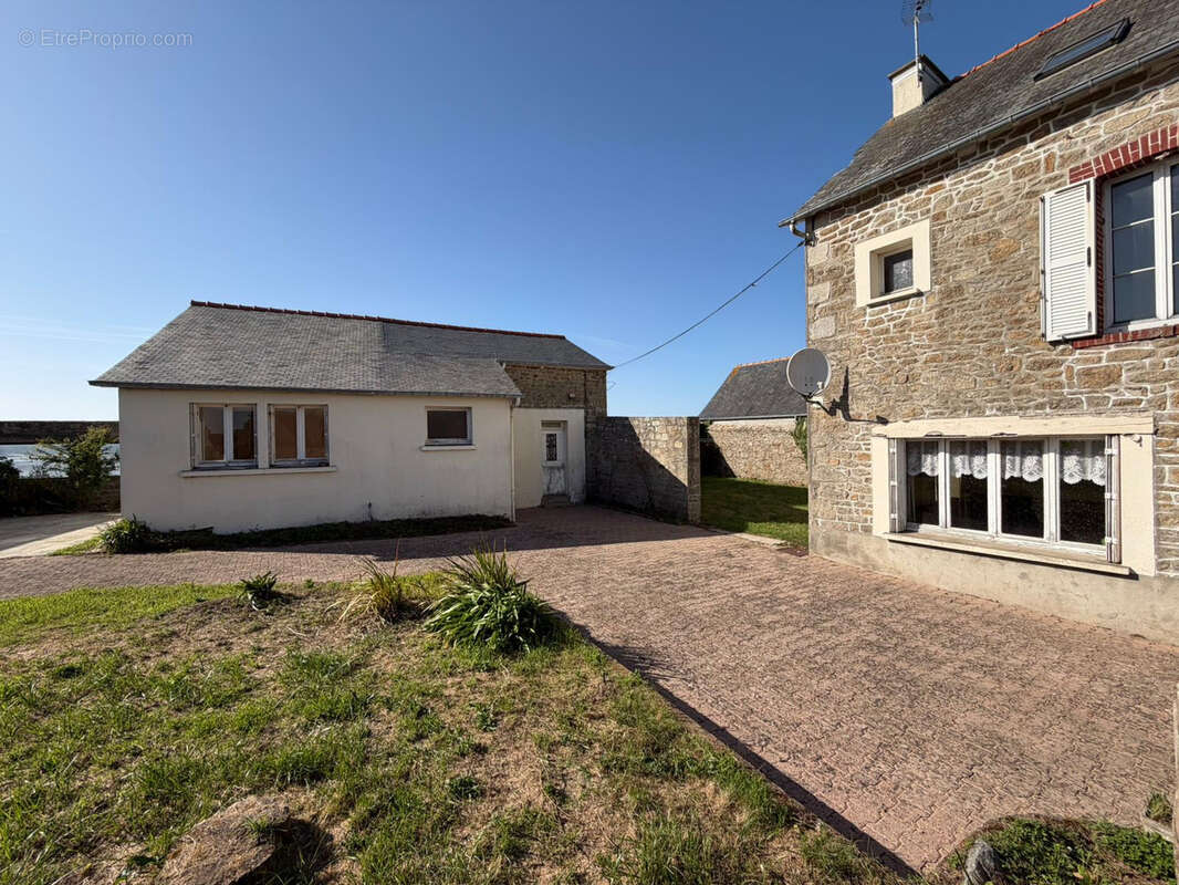 Maison à SAINT-JACUT-DE-LA-MER