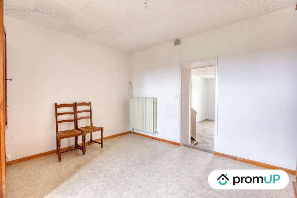 Maison à AINAY-LE-CHATEAU