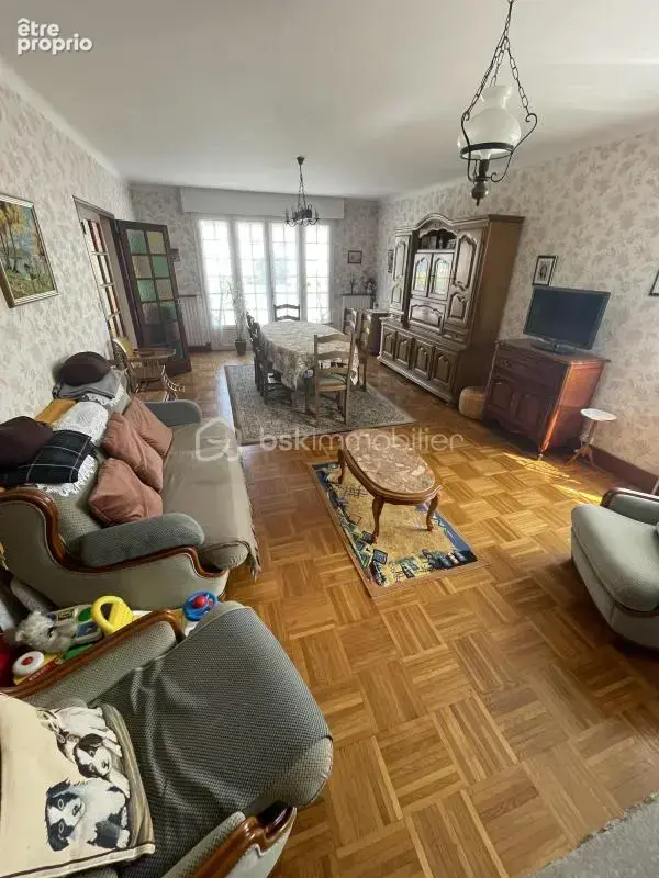PLOËRMEL CENTRE – Maison familiale 174 m² – 5 chambres – Terrain 1 000 m² divisible et constructible - photo 6