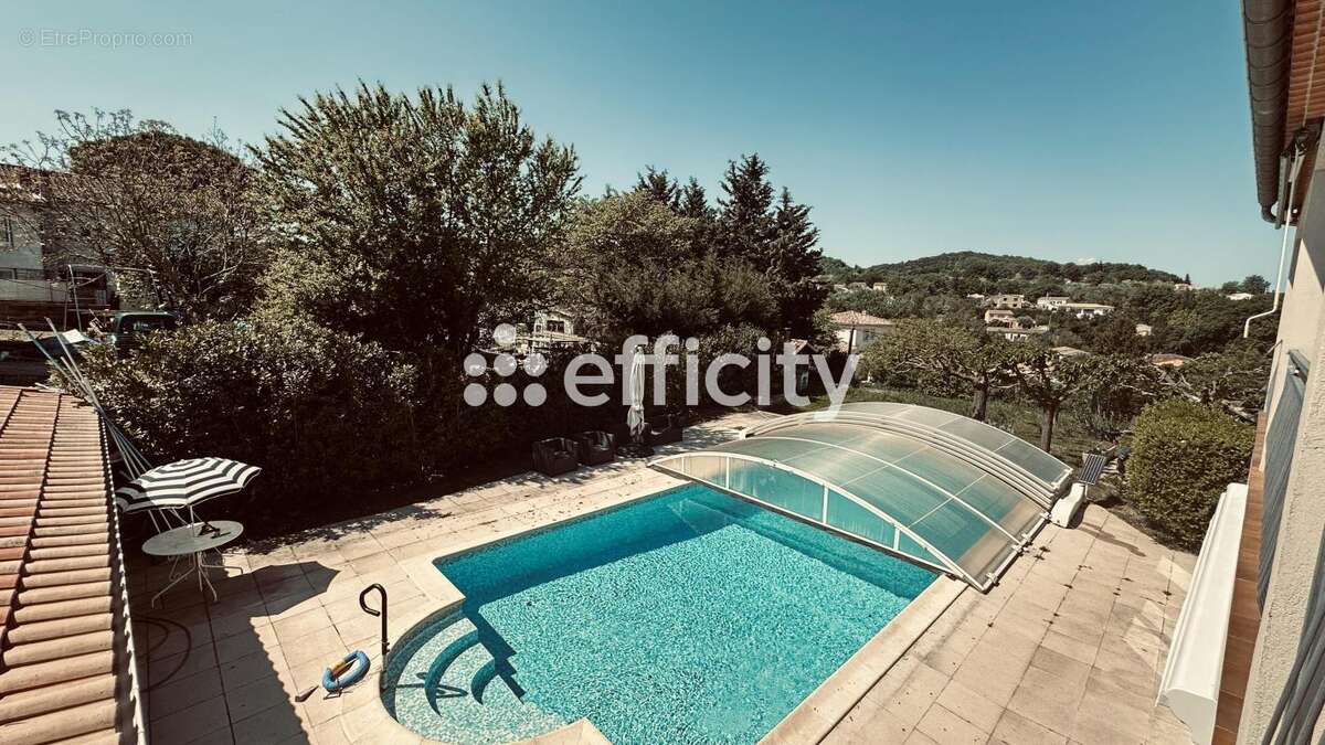 Maison à SAINT-JULIEN-DE-PEYROLAS