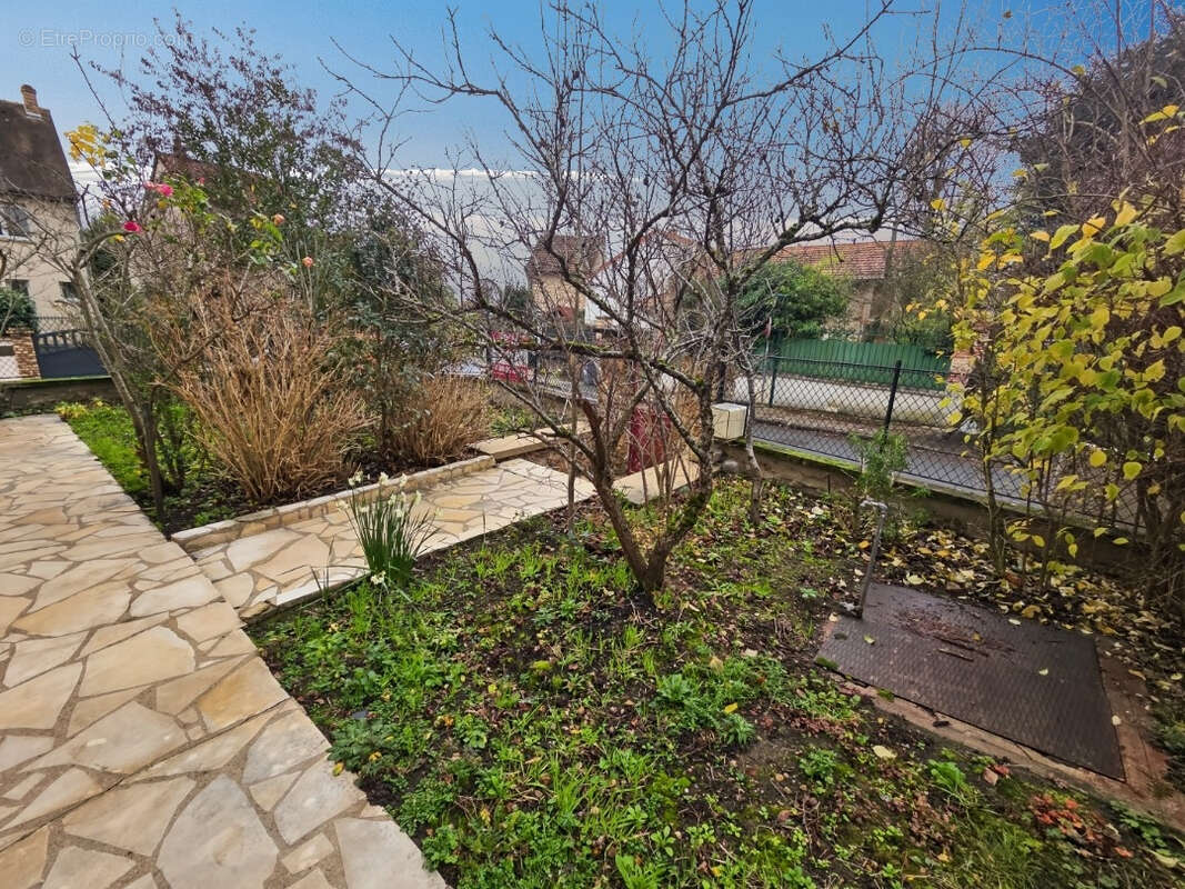 Maison à VERRIERES-LE-BUISSON