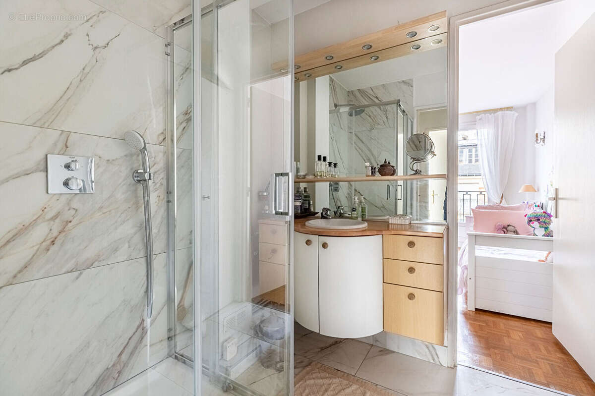 Appartement à PARIS-15E