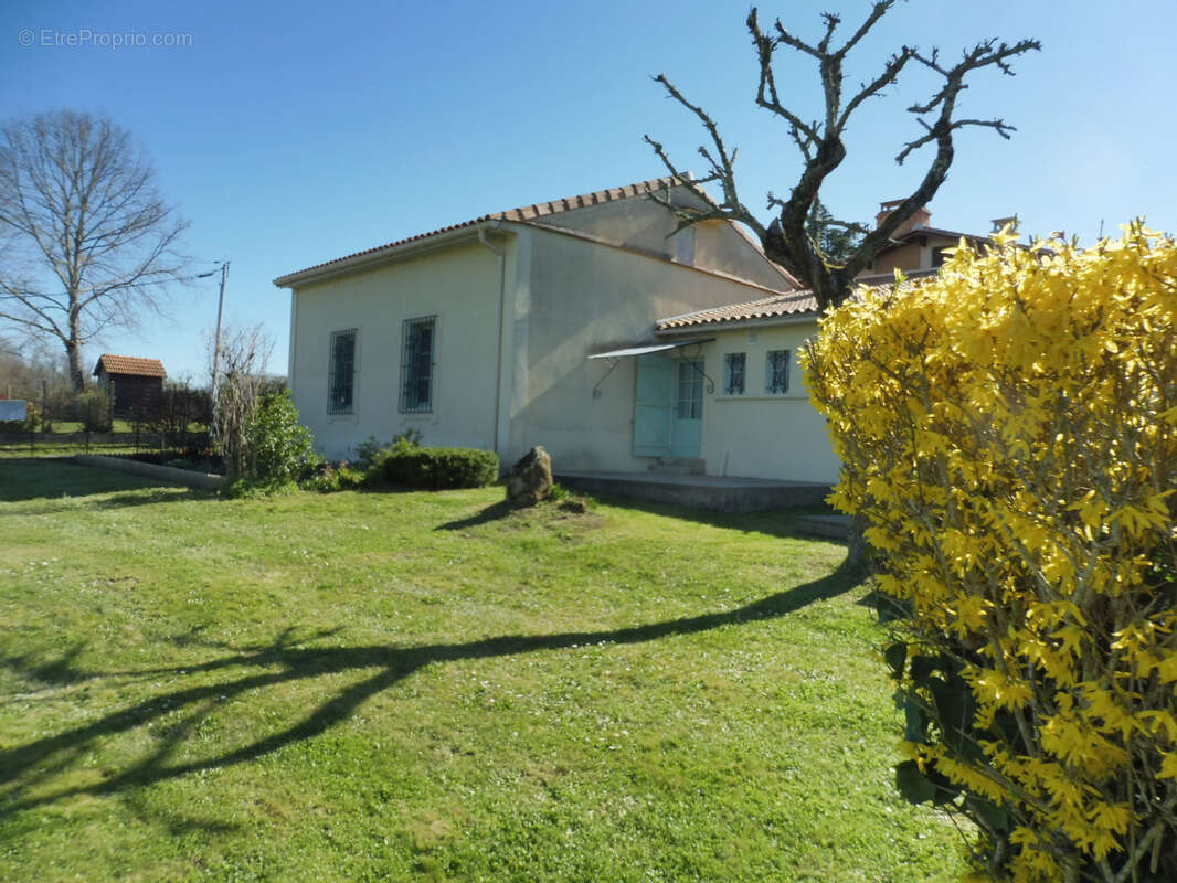 Maison à PONTEYRAUD