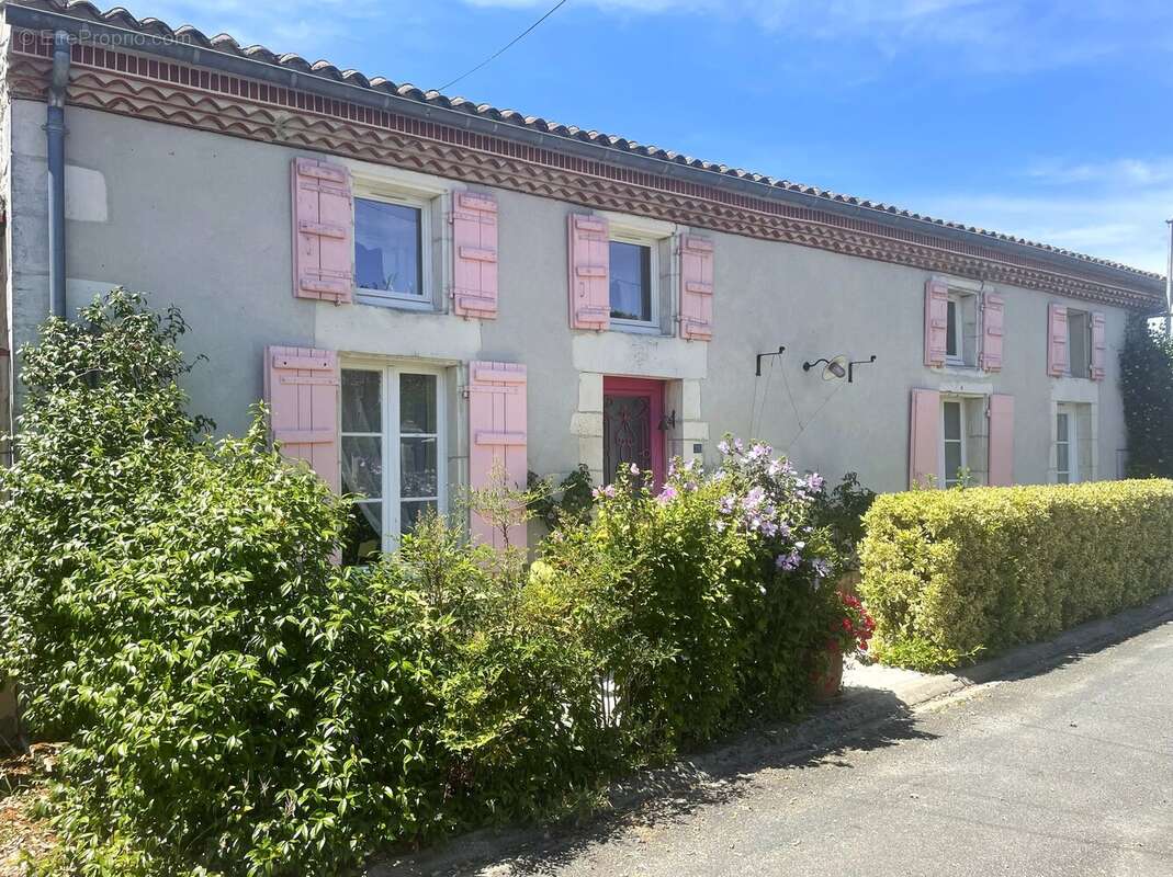 Maison de village de caractère à proximité de Saintes - photo 19