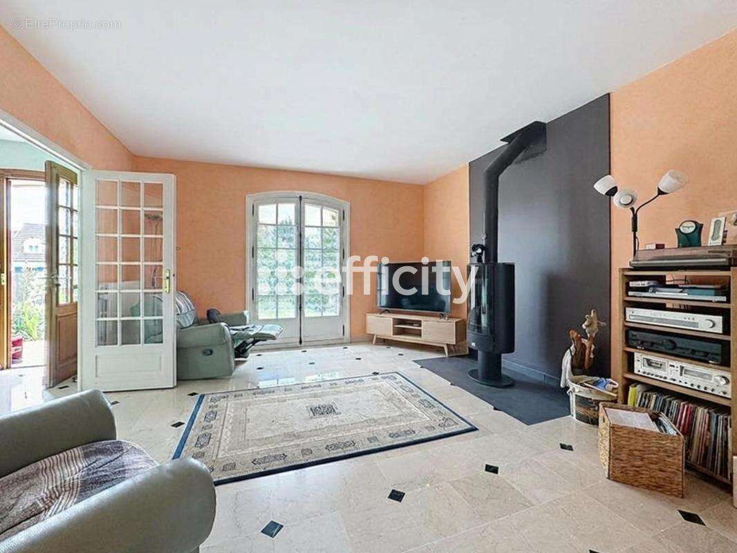 Maison 153 m² à Chevry-Cossigny  - photo 2