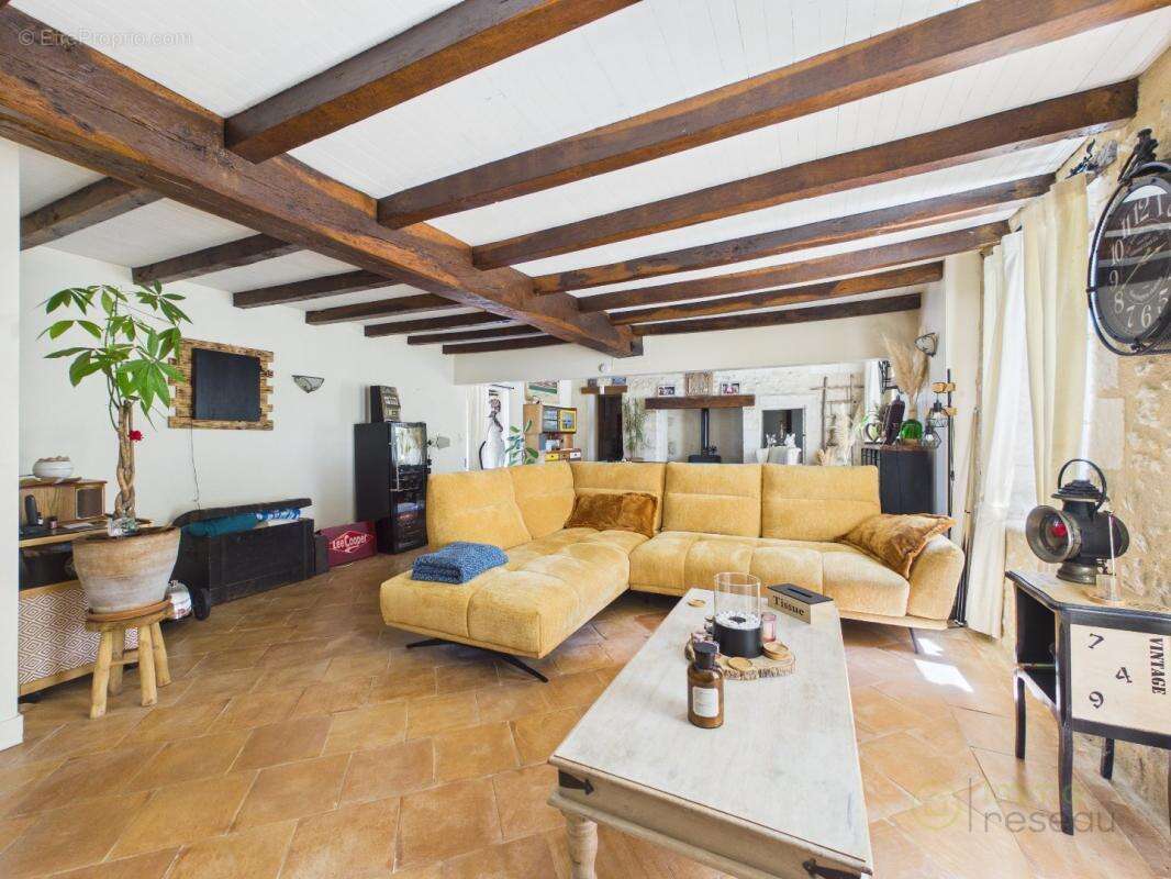 Maison 209 m² à Saint-Georges-Des-Agouts  - photo 6