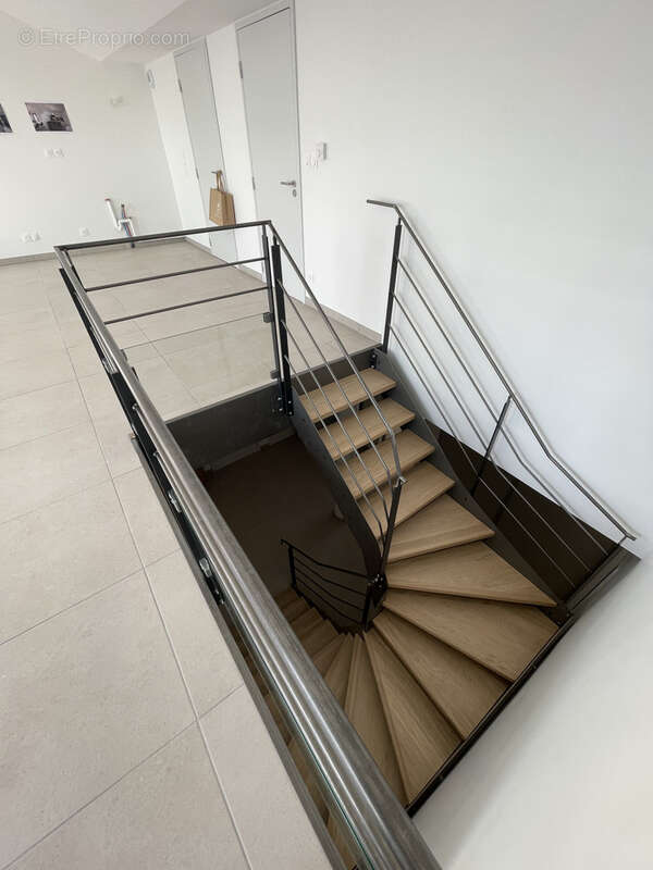 Appartement à LA TOUR-DE-SALVAGNY