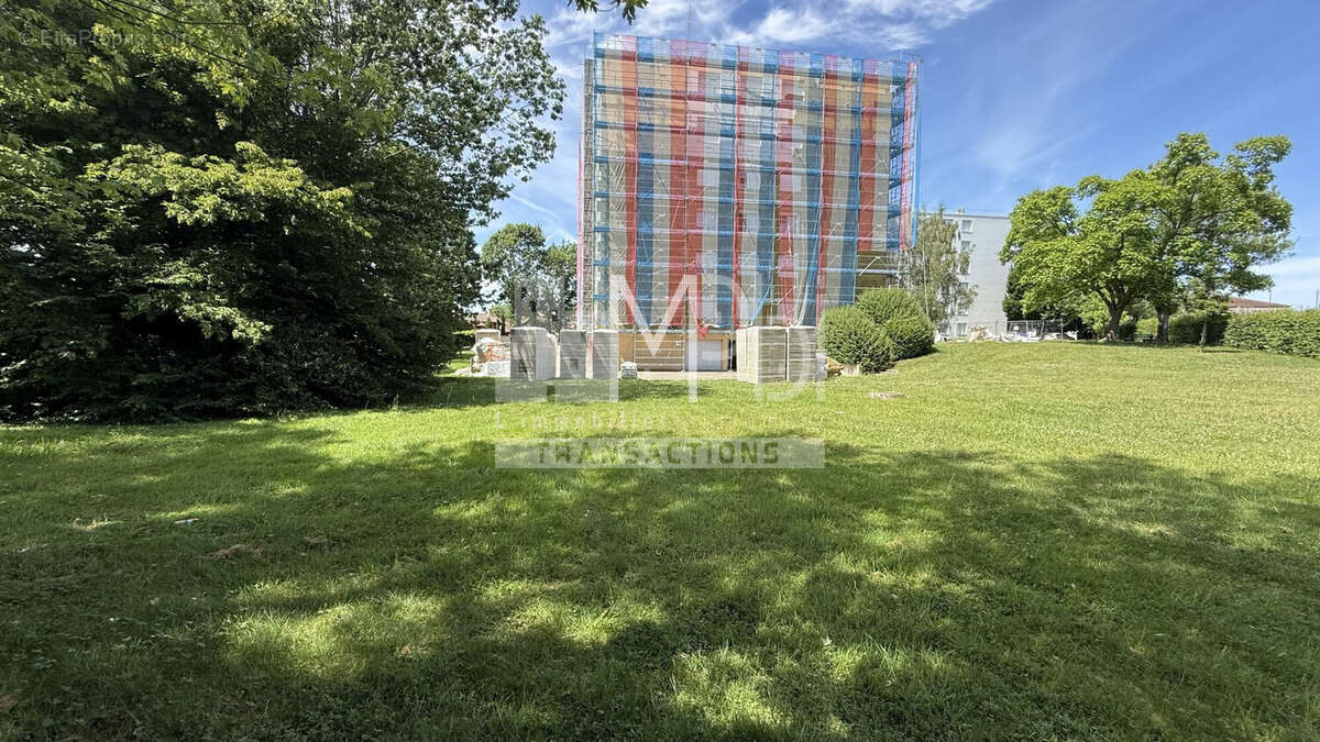 Appartement à PERONNAS