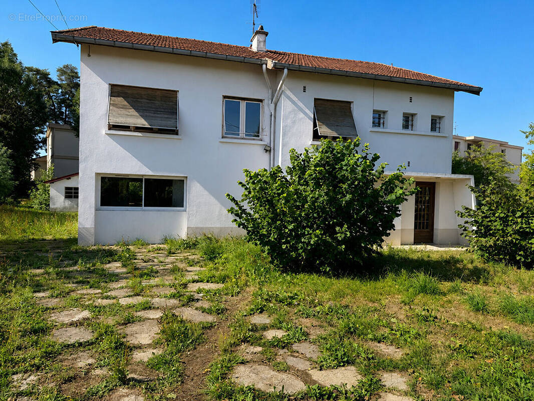 Maison à SAINT-DENIS-LES-BOURG